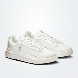 On Cloud THE ROGER advantage woman's size 5 NWT